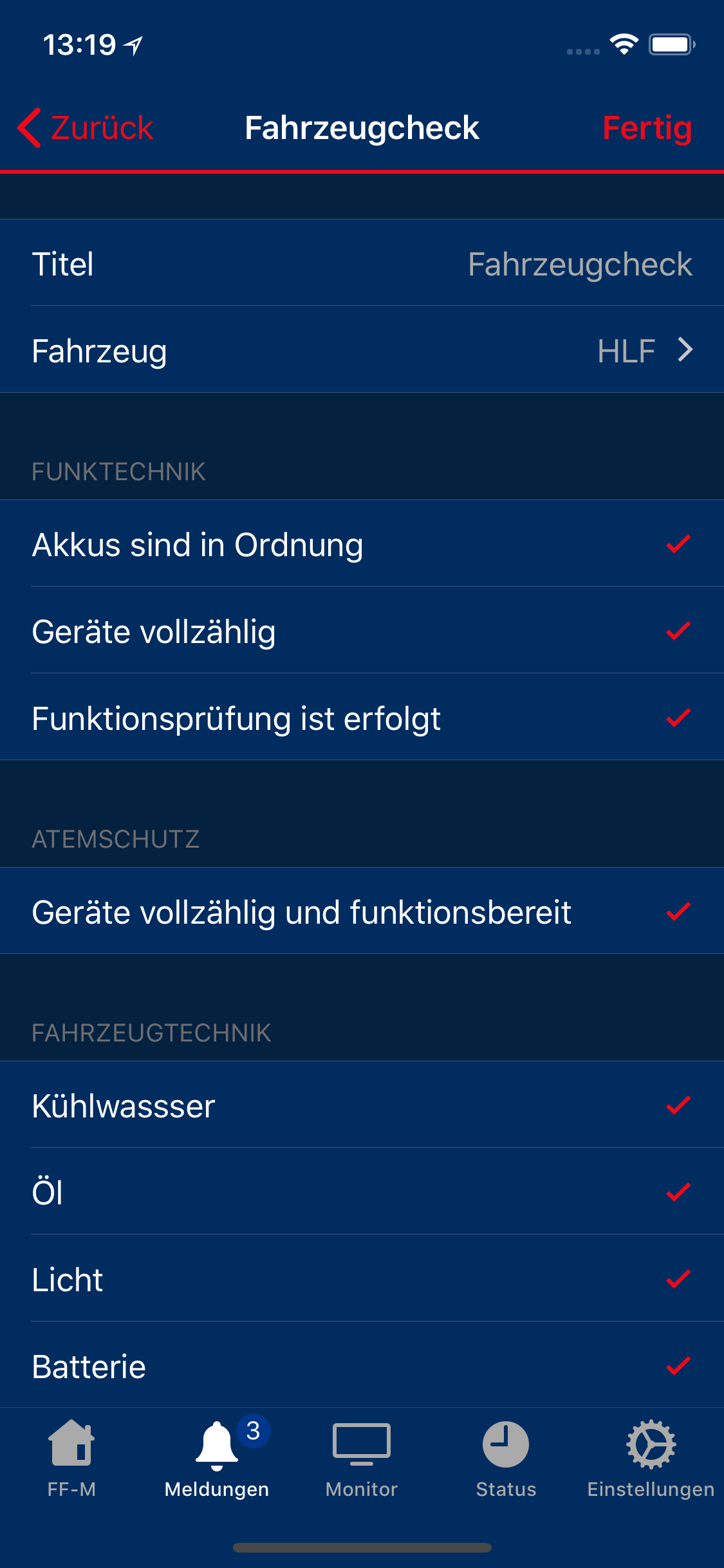 Bernhard Horst führt die App DIVERA dem Innenminister Niedersachsens Boris Pistorius und der Landesbranddirektion vor